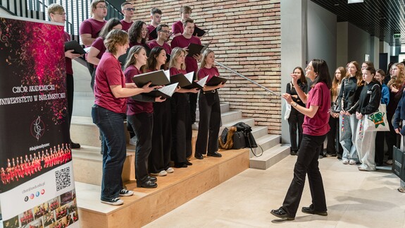 spektakl studenckiego teatru STuKot z udziałem Ch&oacute;ru Akademickiego UwBw  Wilnie