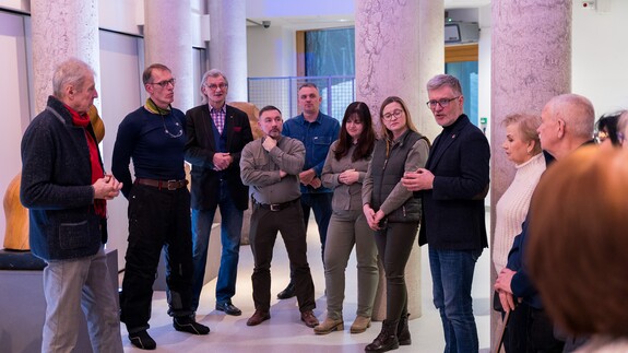 wernisaż wystawy rzeźb Stanisława Ostaszewskiego w kampusie UwB pt."body-anatomia słowa"