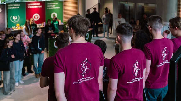 spektakl studenckiego teatru STuKot z udziałem Ch&oacute;ru Akademickiego UwBw  Wilnie