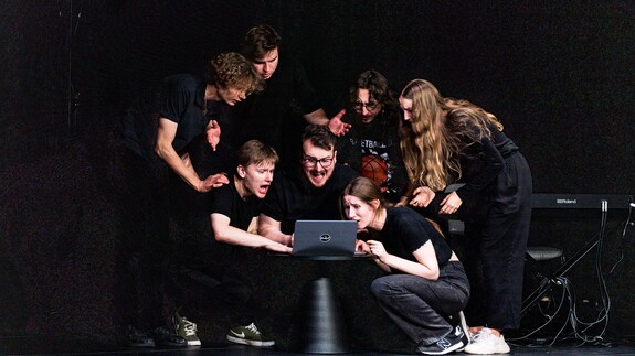 spektakl studenckiego teatru STuKot z udziałem Chóru Akademickiego UwBw  Wilnie